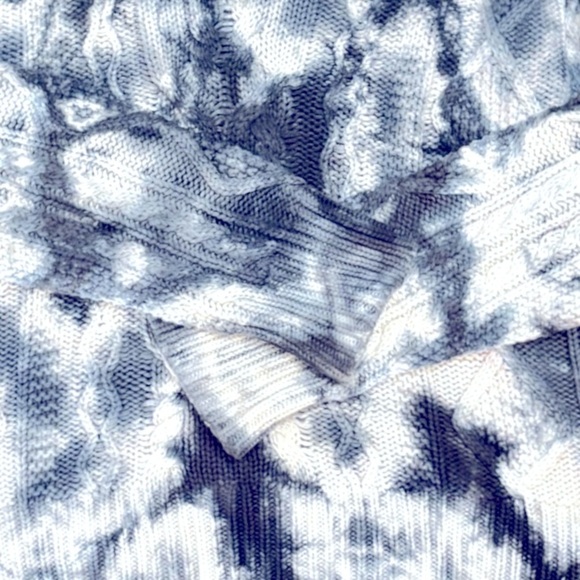 Pilcro Joni Tie-Dye Cable Knit V-Neck Sweater Side Slits Dark Navy White Size S - Picture 4 of 9